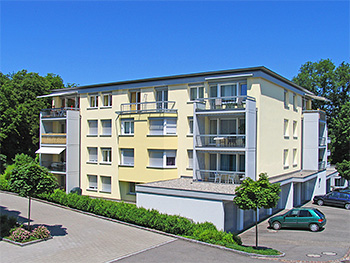 Aussenansicht von der Zeughausstrasse 44a mit 13 Wohnungen